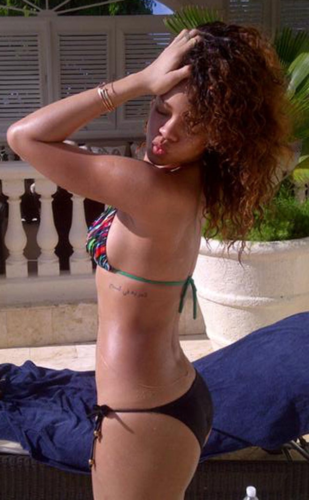 Her Legs Rihanna Sexy Flaunts Top Yahoo is